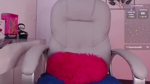 Snapshot of kylie_golden chatting on 01/25/25, 03:52 Kylie Myers online show from 01/25/25, 03:52