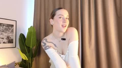 Snapshot of kylie_moss chatting on 02/10/25, 09:47 Anna online show from 02/10/25, 09:47