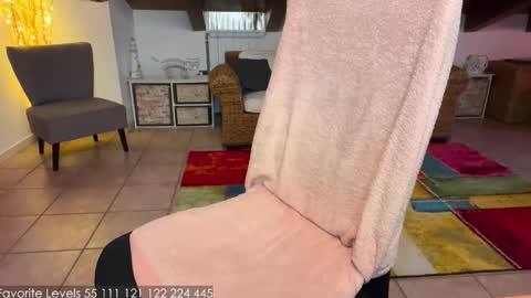 Kylie  online show from 11/13/25, 02:38