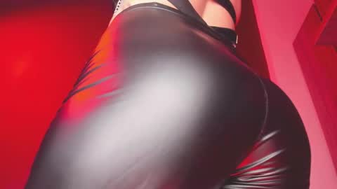 Snapshot of kyliemaxwell chatting on 10/10/25, 08:08 K Y L I E online show from 10/10/25, 08:08