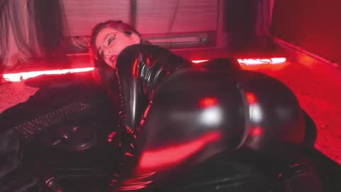 Snapshot of kyliemaxwell chatting on 11/04/25, 08:19 K Y L I E online show from 11/04/25, 08:19