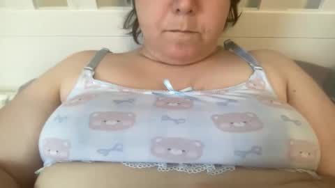 Snapshot of kylorencat chatting on 12/21/24, 05:18 KYLO online show from 12/21/24, 05:18