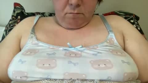 Snapshot of kylorencat chatting on 02/08/25, 03:21 KYLO online show from 02/08/25, 03:21