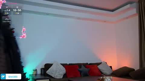 Snapshot of l1ttle_kiki chatting on 12/21/24, 03:09 Viktoria White online show from 12/21/24, 03:09
