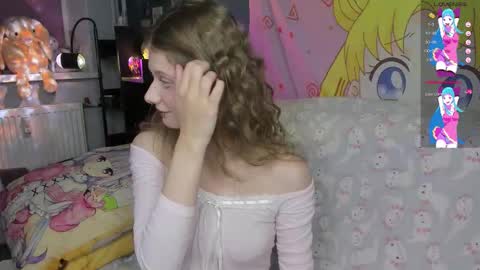 Snapshot of l1ttlekiki chatting on 10/04/25, 02:37 Sara online show from 10/04/25, 02:37