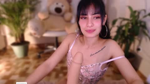 Snapshot of l_e_a chatting on 02/07/25, 04:59 l_e_a online show from 02/07/25, 04:59