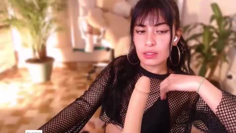 Snapshot of l_e_a chatting on 02/18/25, 05:42 l_e_a online show from 02/18/25, 05:42