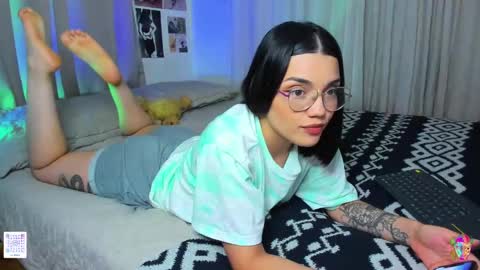 Snapshot of la_briela chatting on 01/04/25, 11:17 Help me reach 50 likes online show from 01/04/25, 11:17
