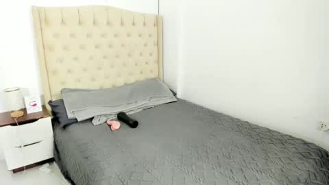Snapshot of la_vida_lena_ chatting on 01/02/25, 08:28 la_vida_lena_ online show from 01/02/25, 08:28