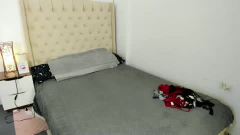 Snapshot of la_vida_lena_ chatting on 02/23/25, 09:11 la_vida_lena_ online show from 02/23/25, 09:11