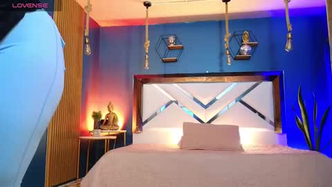 Cris  online show from 11/05/25, 10:59