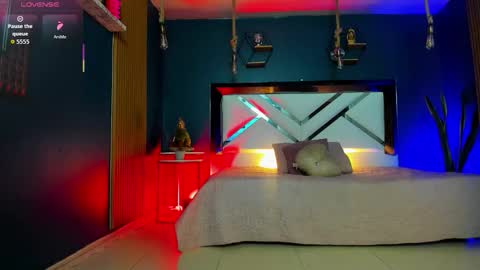 Cris  online show from 11/11/25, 11:10