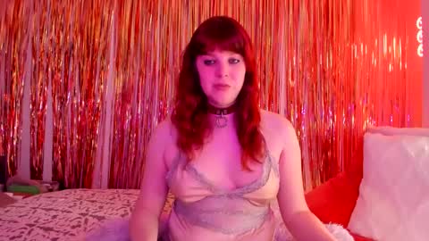 Snapshot of laceylust666 chatting on 02/14/25, 06:51 Chelsea Poe online show from 02/14/25, 06:51
