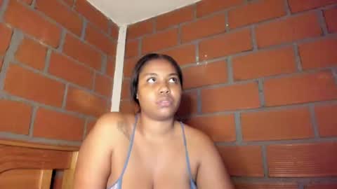 Snapshot of ladahear_ chatting on 12/10/24, 02:27 Akyra online show from 12/10/24, 02:27