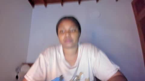 Snapshot of ladahear_ chatting on 09/10/25, 02:55 Akyra online show from 09/10/25, 02:55