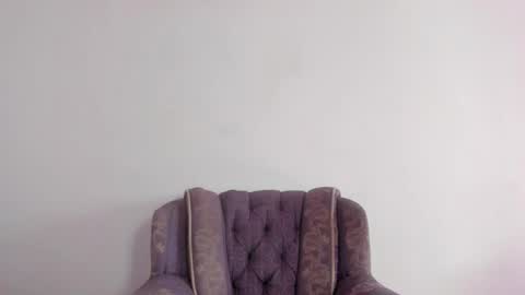 Snapshot of ladahear_ chatting on 09/16/25, 05:03 Akyra online show from 09/16/25, 05:03