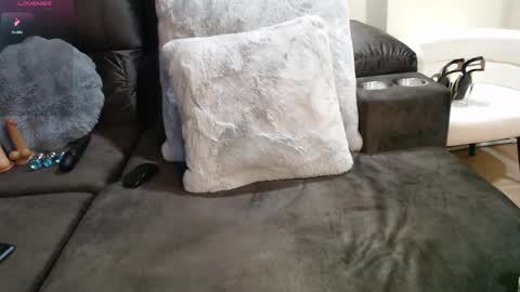 Mia online show from 09/28/25, 10:15