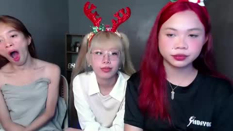 Snapshot of lady_galacticax chatting on 12/27/24, 06:03 online show from 12/27/24, 06:03