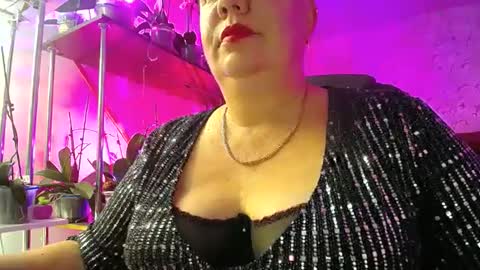 Snapshot of lady_gloria chatting on 12/28/24, 01:06 Lady Gloria online show from 12/28/24, 01:06