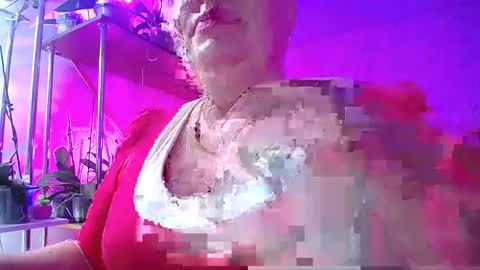 Snapshot of lady_gloria chatting on 12/31/24, 01:19 Lady Gloria online show from 12/31/24, 01:19