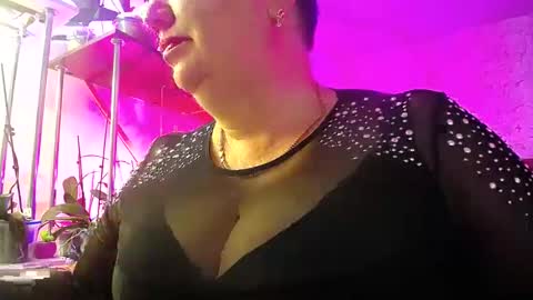 Snapshot of lady_gloria chatting on 01/01/25, 03:13 Lady Gloria online show from 01/01/25, 03:13