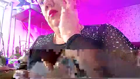 Snapshot of lady_gloria chatting on 01/01/25, 12:44 Lady Gloria online show from 01/01/25, 12:44