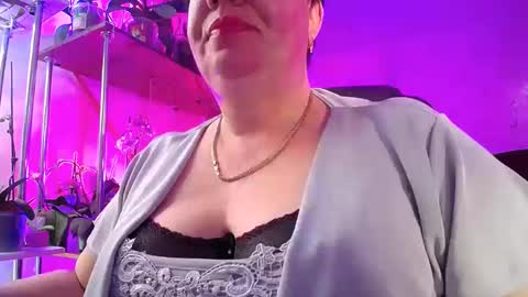 Snapshot of lady_gloria chatting on 02/19/25, 01:50 Lady Gloria online show from 02/19/25, 01:50