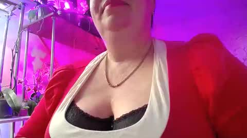 Snapshot of lady_gloria chatting on 03/09/25, 03:16 Lady Gloria online show from 03/09/25, 03:16