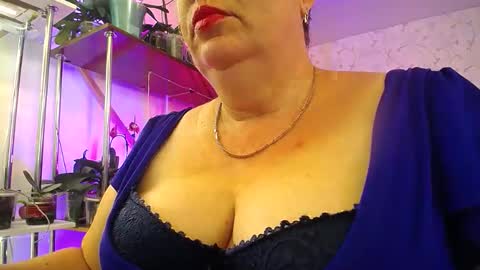 Snapshot of lady_gloria chatting on 09/14/25, 10:25 Lady Gloria online show from 09/14/25, 10:25