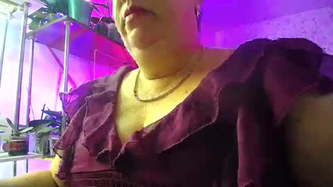 Snapshot of lady_gloria chatting on 09/18/25, 04:03 Lady Gloria online show from 09/18/25, 04:03