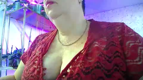 Snapshot of lady_gloria chatting on 09/22/25, 04:14 Lady Gloria online show from 09/22/25, 04:14