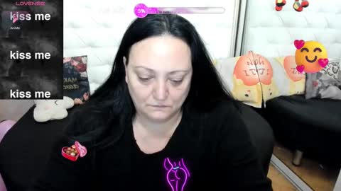 Snapshot of lady_lauren chatting on 02/15/25, 06:12 lady lauren online show from 02/15/25, 06:12