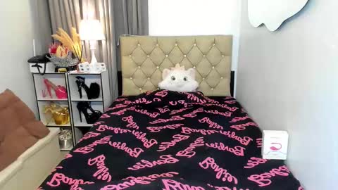 lady_moriseth online show from 01/19/25, 08:29