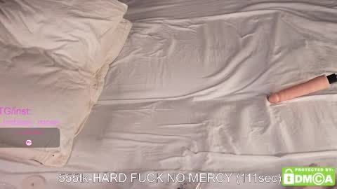 Snapshot of ladyangelic chatting on 11/17/25, 08:03 Emma and Karina online show from 11/17/25, 08:03