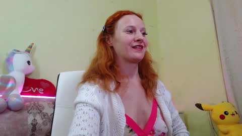 Snapshot of ladybigsmile chatting on 02/09/25, 12:39 Sima Ladybigsmile online show from 02/09/25, 12:39