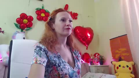 Snapshot of ladybigsmile chatting on 02/18/25, 06:26 Sima Ladybigsmile online show from 02/18/25, 06:26