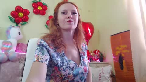 Snapshot of ladybigsmile chatting on 02/18/25, 09:32 Sima Ladybigsmile online show from 02/18/25, 09:32