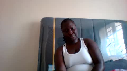 Snapshot of ladyblossoms19 chatting on 12/26/24, 02:48 lindah32 online show from 12/26/24, 02:48