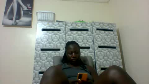 Snapshot of ladyblossoms19 chatting on 01/06/25, 06:52 lindah32 online show from 01/06/25, 06:52