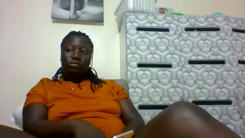 Snapshot of ladyblossoms19 chatting on 01/14/25, 06:07 lindah32 online show from 01/14/25, 06:07