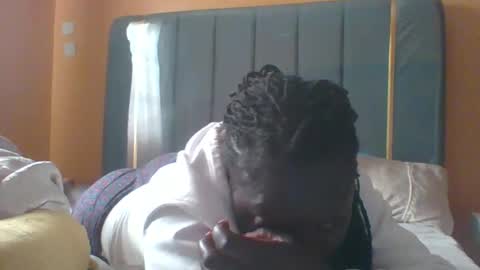 lindah32 online show from 10/23/25, 12:37