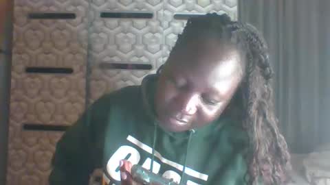 lindah32 online show from 11/14/25, 09:35