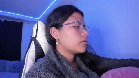 Snapshot of ladybrown_16 chatting on 02/25/25, 05:08 Lady online show from 02/25/25, 05:08