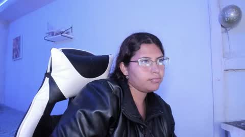 Snapshot of ladybrown_16 chatting on 09/11/25, 02:33 Lady online show from 09/11/25, 02:33