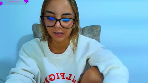 Hello im lady nice to meet you  online show from 10/27/25, 06:45