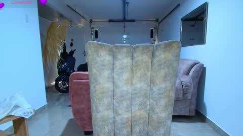 Hello im lady nice to meet you  online show from 11/10/25, 07:13