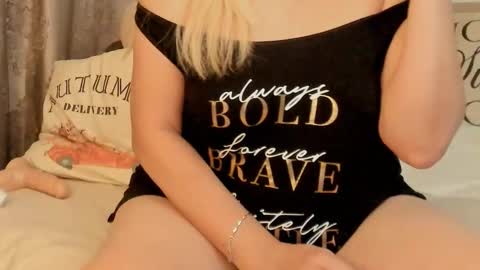 ladyjanyne online show from 10/18/25, 02:03