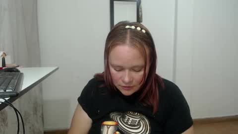 Snapshot of lahurent_weed420 chatting on 09/19/25, 08:49 paola and a guest lol online show from 09/19/25, 08:49