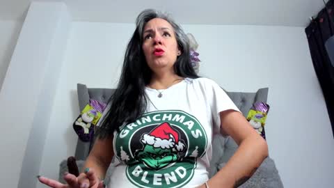 Snapshot of lailacastillomilf chatting on 12/12/24, 10:34 Lailacastillo online show from 12/12/24, 10:34