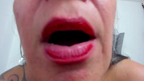 Snapshot of lailacastillomilf chatting on 01/16/25, 01:36 Lailacastillo online show from 01/16/25, 01:36